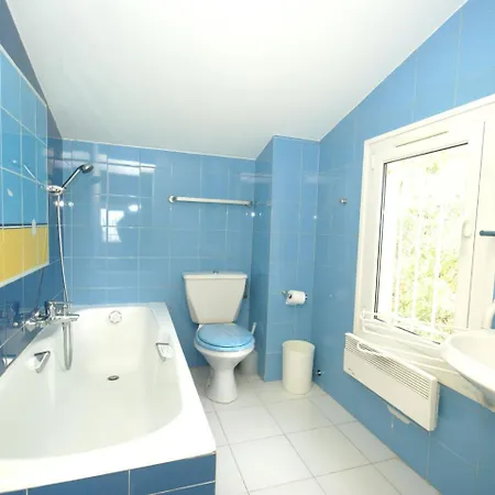 18th Century In With Pool * Cannes
